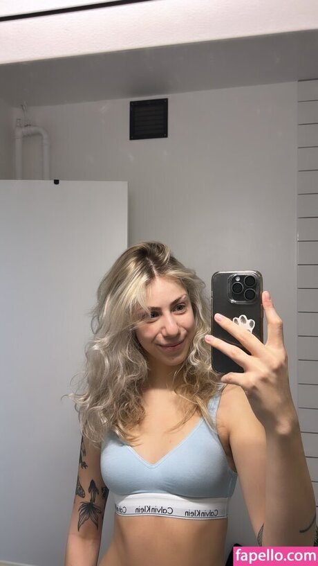 Marie Watson star sexy pic