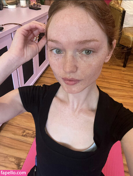 Samantha Cormier art model image