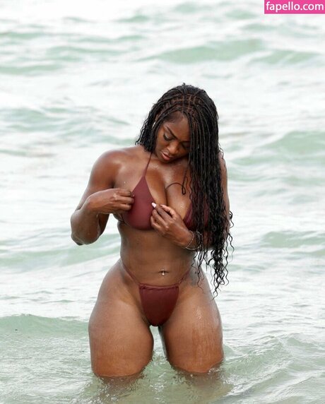 Yababeth model naked pictures