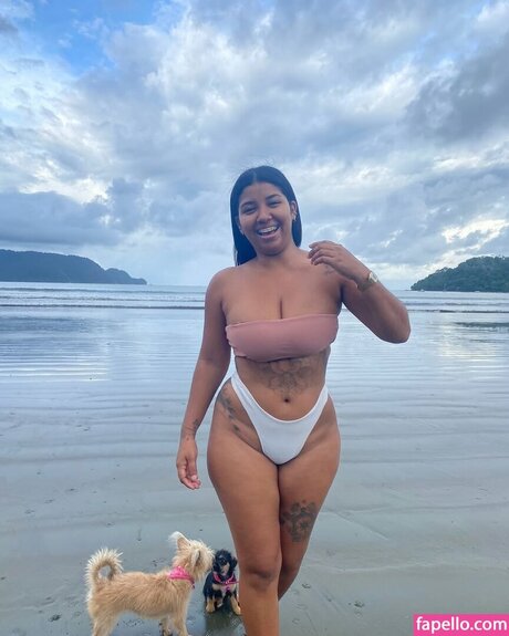 Melanie Noelia model best pics