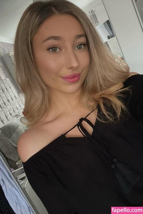 Chlo Matt beautiful actress img