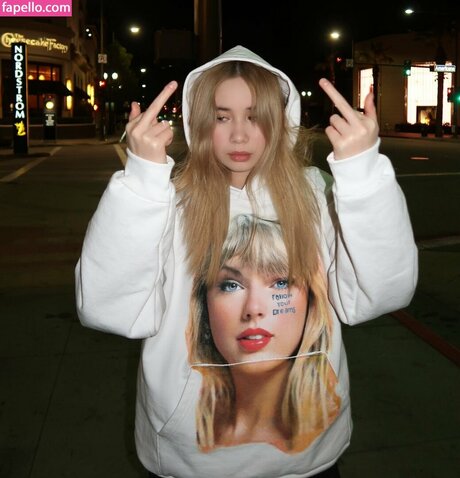 Liltaybepoppin sexy star photos
