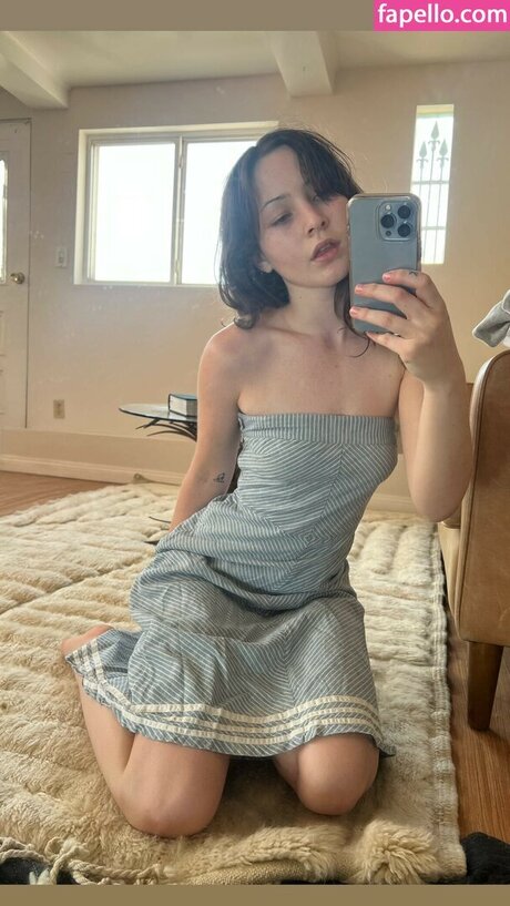 Ella Woolsey pretty pornstar pic