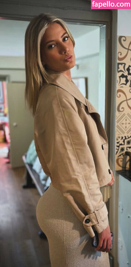 Issy Anderson model top photo