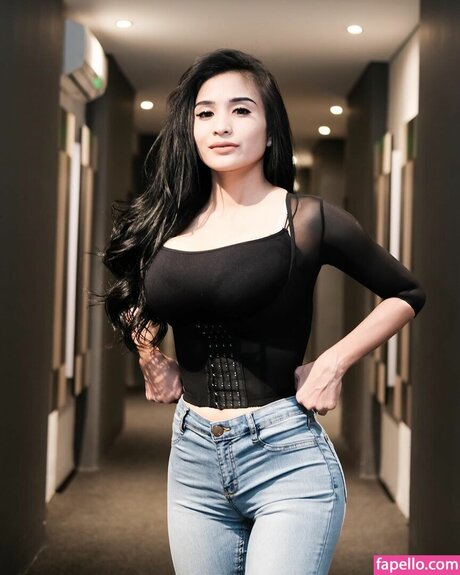 Bibie Julius model hot pic