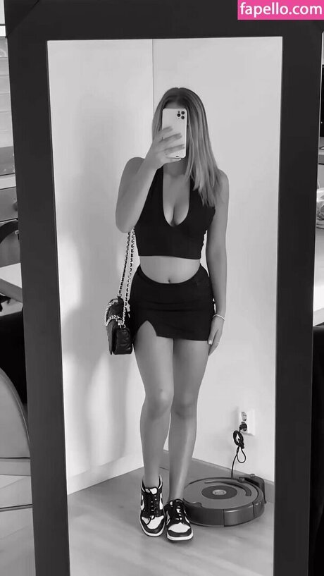 lara sofia pretty pornstar photos