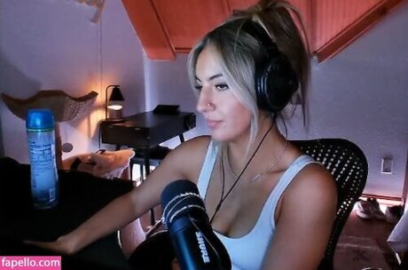 Honeyxxo sex actress image