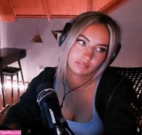 Honeyxxo pornstar exclusive picture
