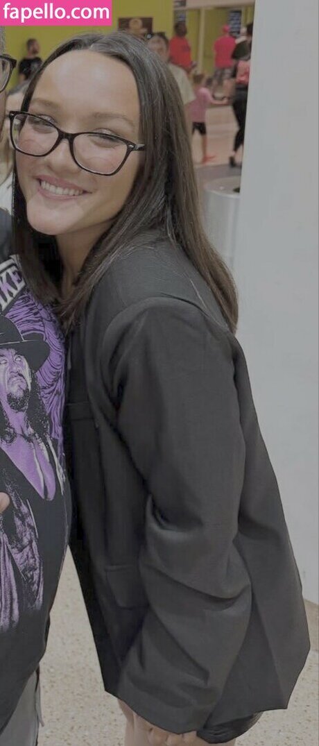 Izzy Moreno top star pic
