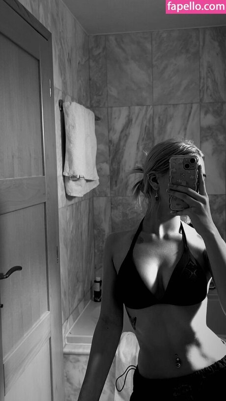 Neea Kuosmanen pretty star images