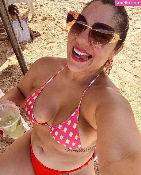 Bethe Correia free star pic