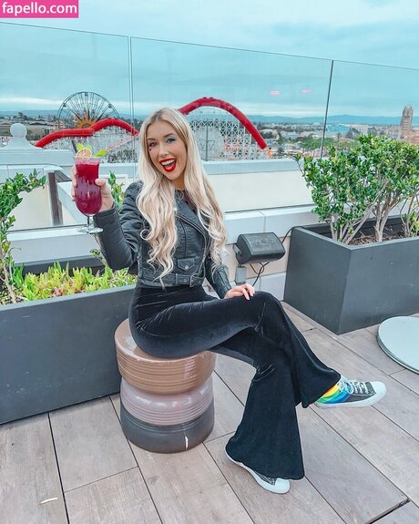 Noelle Foley star hot pics