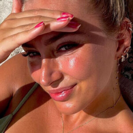 Serine Adler free actress img