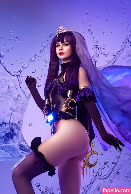 Lunnychan model erotic photos