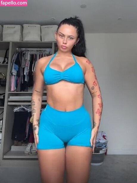 Elley Davies profile image