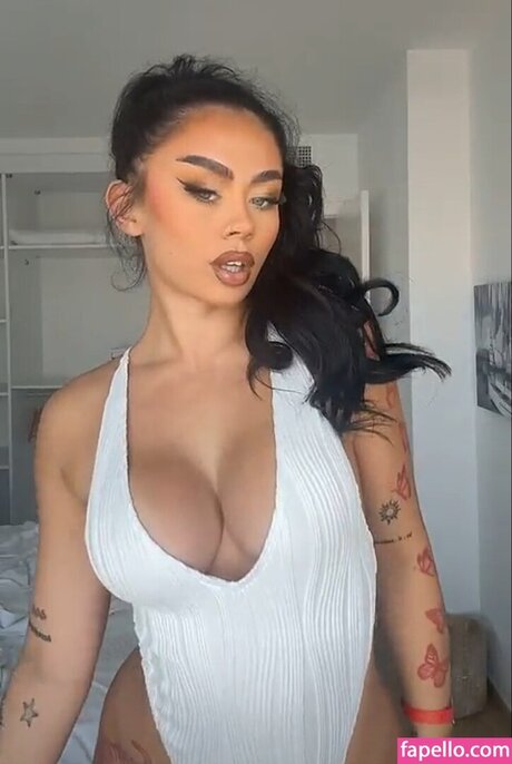 Elley Davies model hd pic