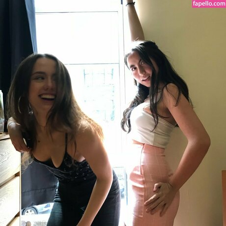 Lily Mo Sheen sexy star pictures