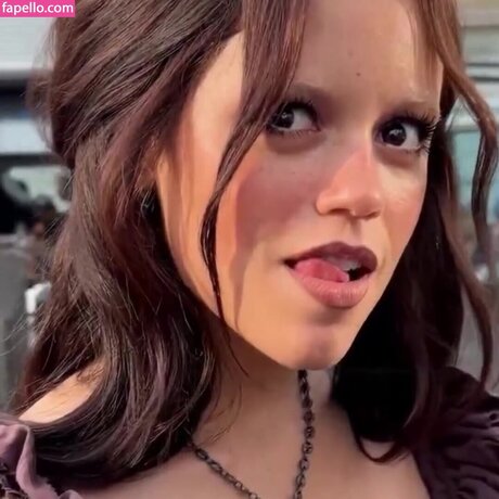 Jenna Ortega hot actress photos