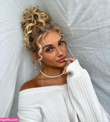 Lara Spengler xxx model pictures