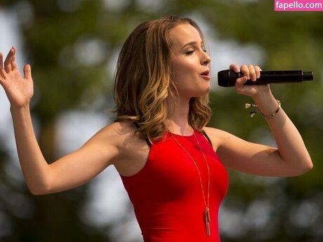 Bridgit Mendler pornographic actress images