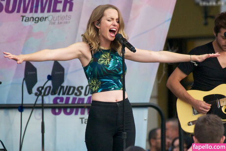 Bridgit Mendler pornographic model pictures