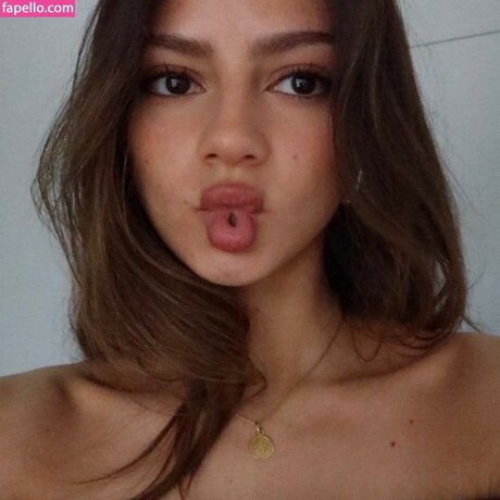 layna sacino beautiful model image