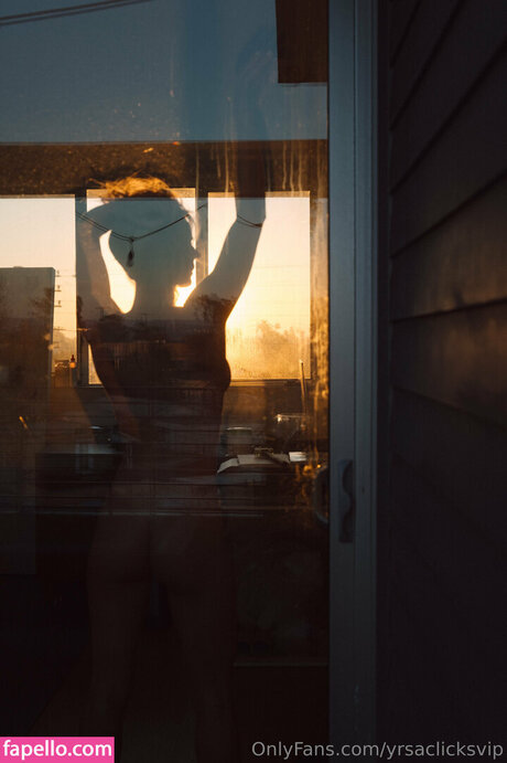 Yrsa Clicks pornstar nude pics