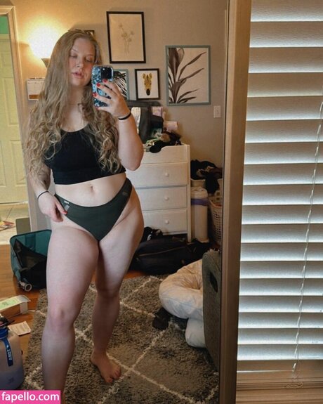 Ivy Andrews model sexy photo