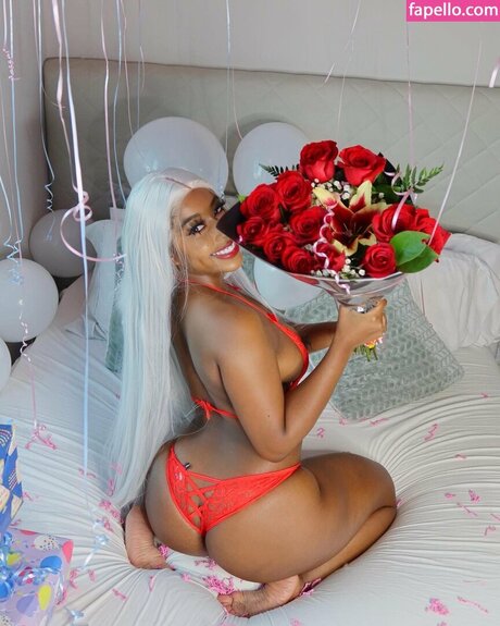 Yungnena pornstar picture