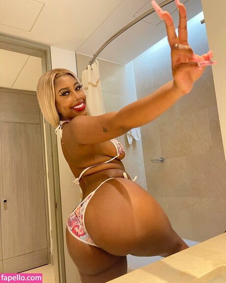 Yungnena sex model pic
