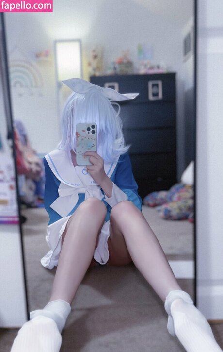 LittleNiiVT sexy model img