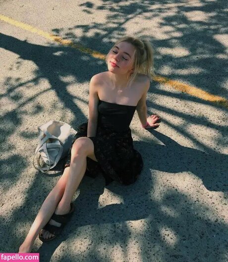 Taylor Hickson model hot photos