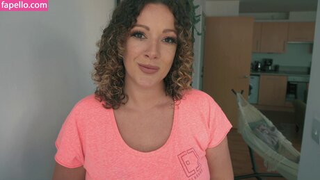 Sasha Curves pretty pornstar gallery