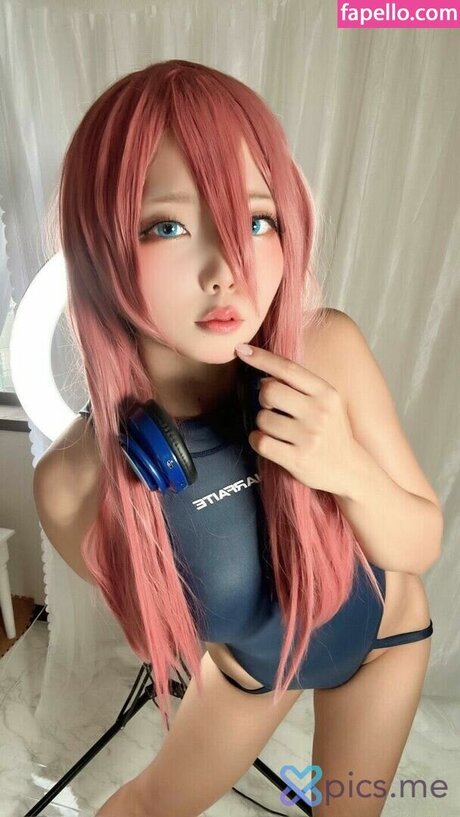 Nagomitei model naked photo