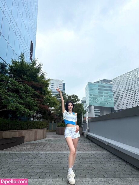 Hwiseo model pornographic pictures