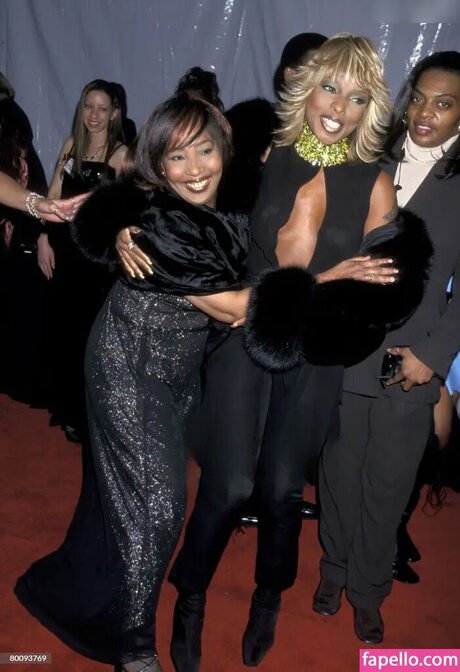 Mary J Blige pretty star photo
