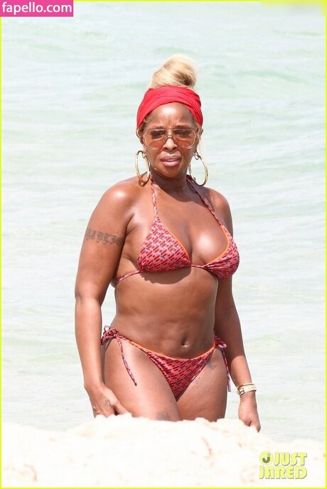Mary J Blige erotic actress photo
