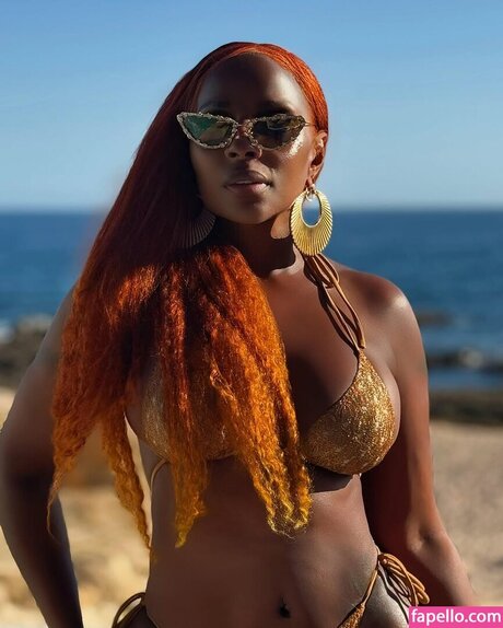Mary J Blige pornstar sexy pictures