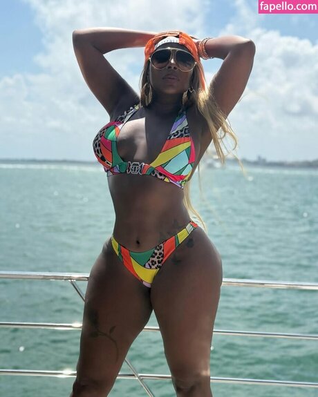 Mary J Blige model image