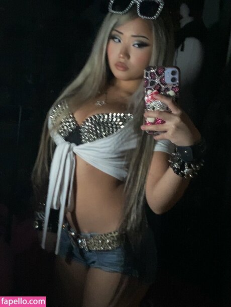 Miley Vang model pretty picture