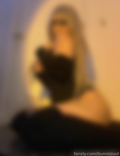 bunnisluut model nudes picture