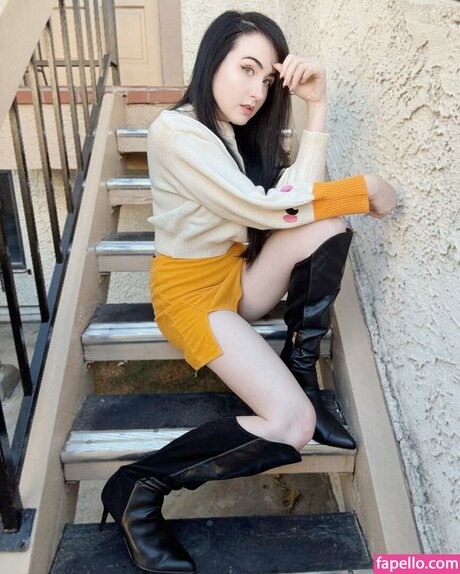 Amy Roberts sexy actress picture