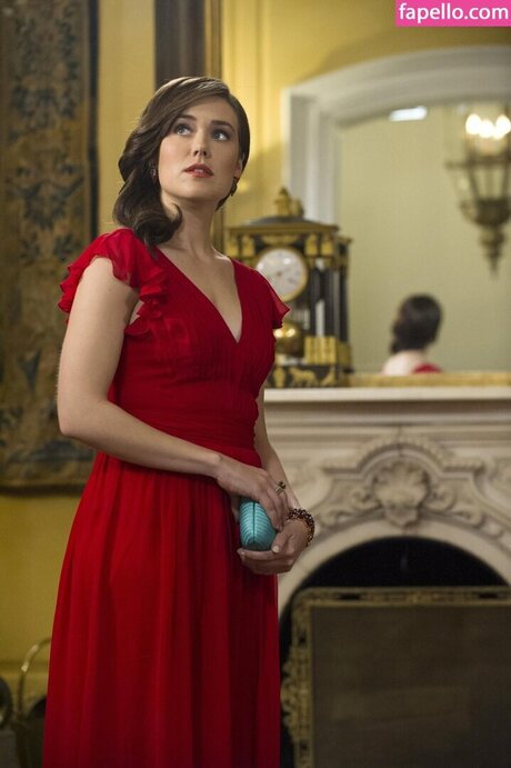 Megan Boone model perfect image