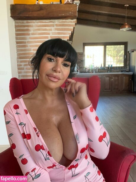 Naima La Donna Puma hot pornstar pics
