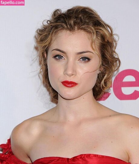 Skyler Samuels pretty model img