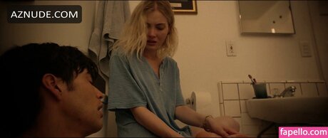 Skyler Samuels sexy model archive