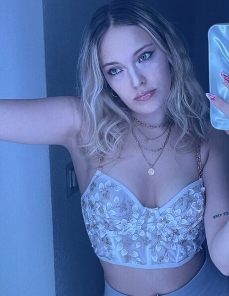 bienmichelle pretty pornstar gallery