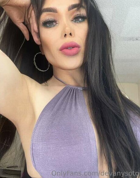 Devany Soto star art photos