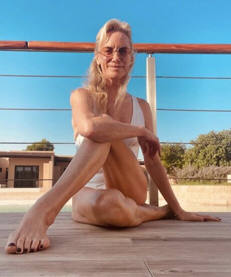 Tamzin Outhwaite model pretty photo