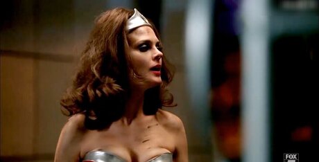 Emily Deschanel star art gallery